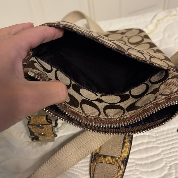 Coach Sutton Signature Python Swingpack - Picture 5 of 6